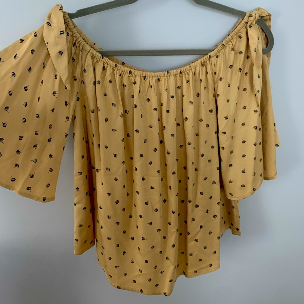 NWT Billabong off the shoulder top - Size Large